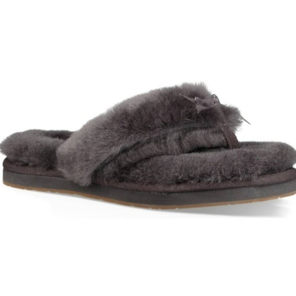 NWT UGG Gray Fluff Flipflop